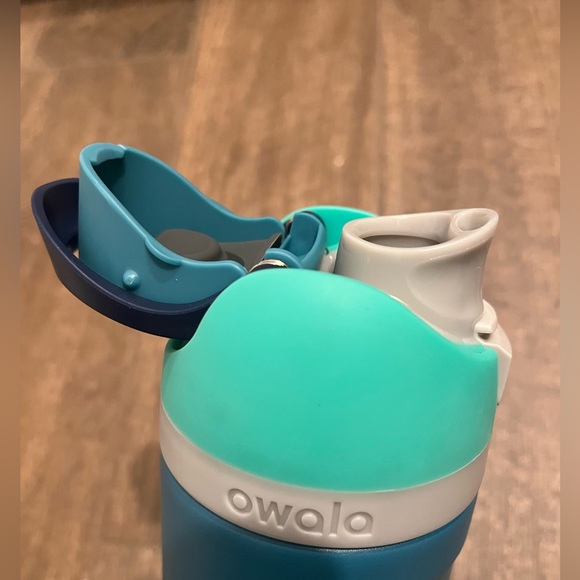 Owala Blue/Teal Water Bottle 24oz - Picture 3 of 5